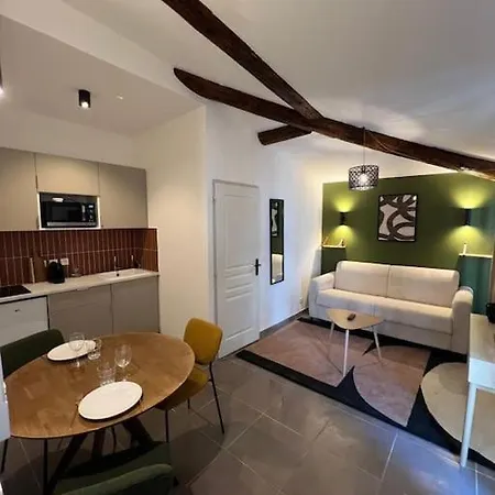 De Saxe Climatise Apartment *